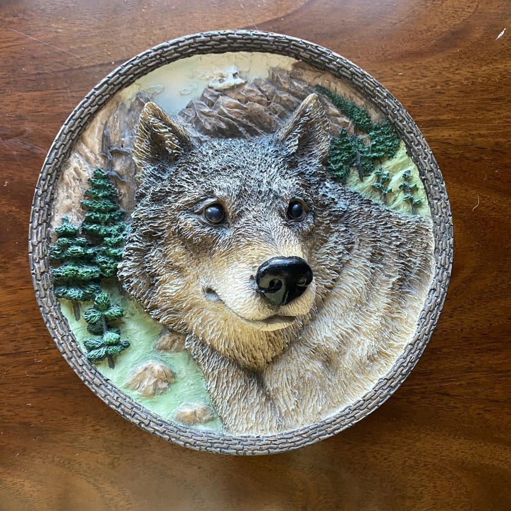 Wolf Decorative Wall Plate